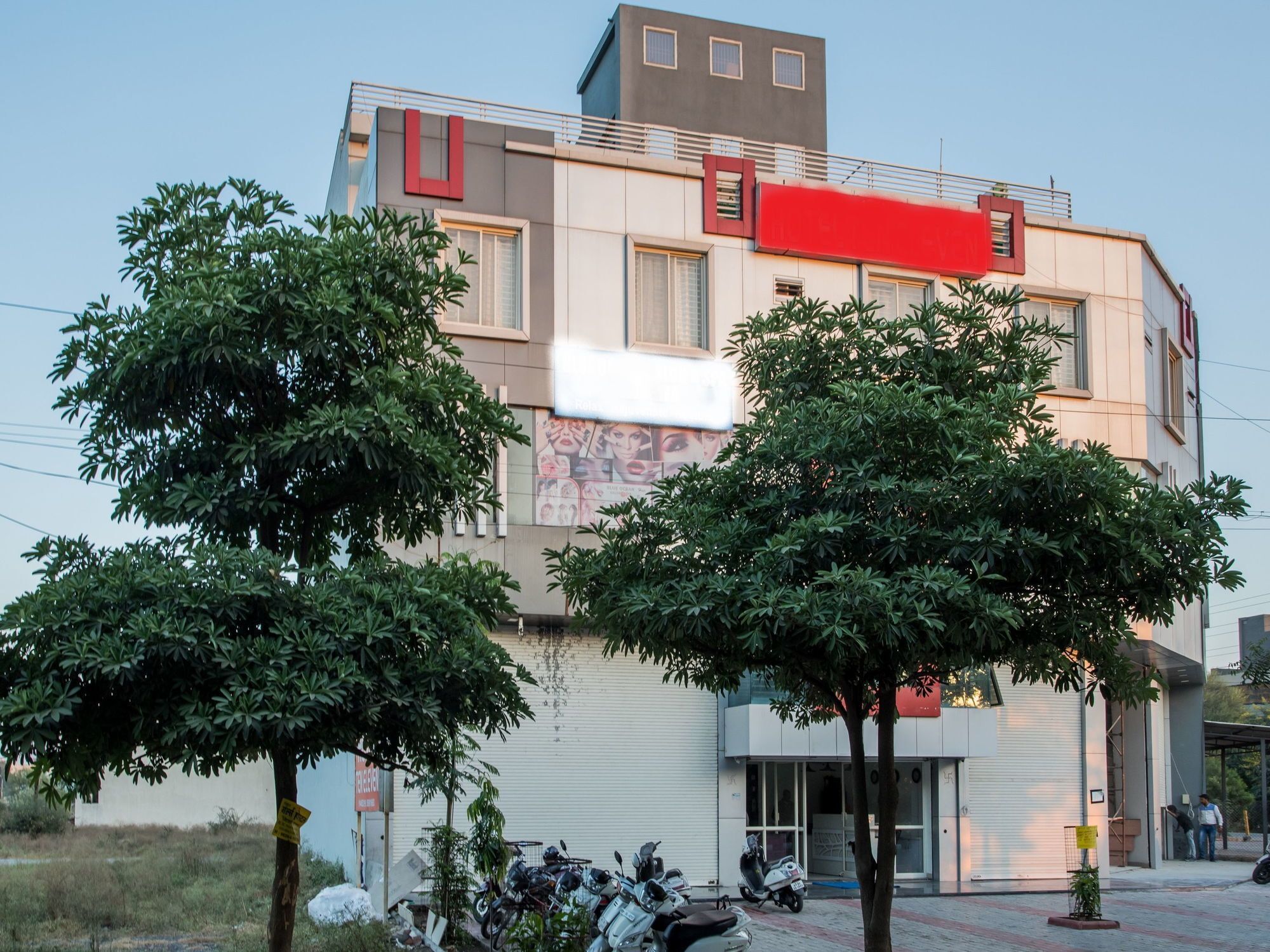 Fabhotel Prime Om Epic Vijay Nagar Indore Extérieur photo